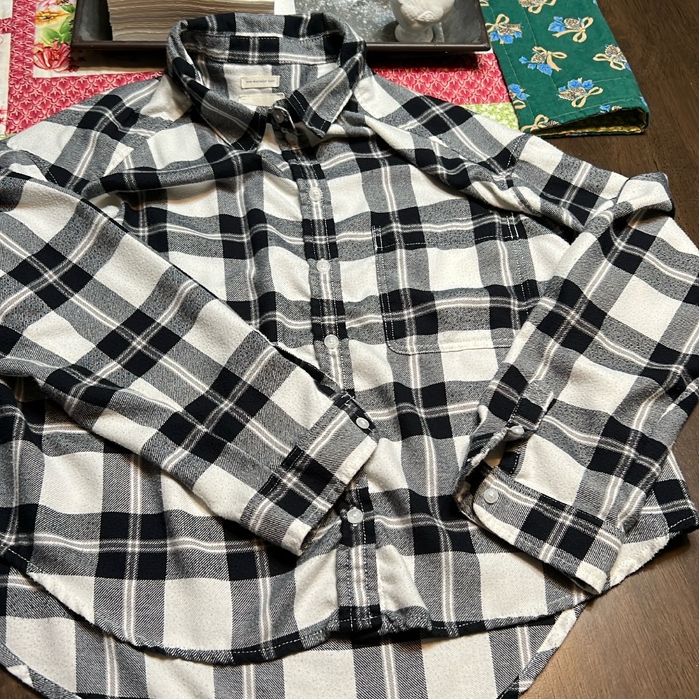 American Eagle ahh mazingly soft crop flannel shirt